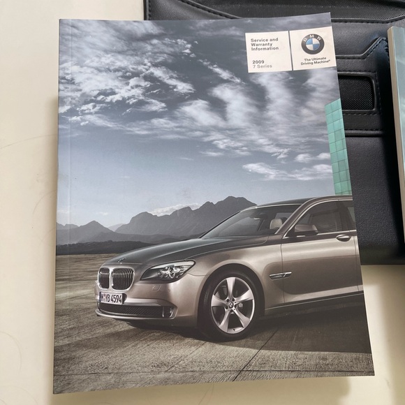 BMW 2009 7 Series 750Li 750i Owners Operator Manuals Guides W/ Case BMW Emblem - Picture 6 of 15
